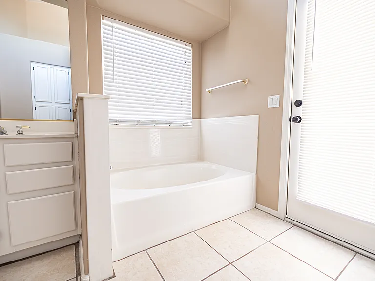 7408 E Knowles Ave — Photo 20
