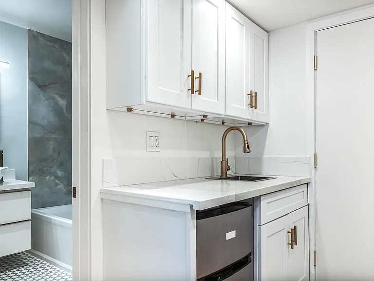451 S Barrington Ave #302B — Photo 1