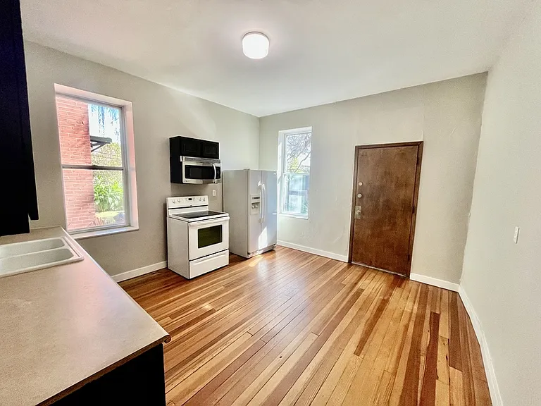 3220 Cherokee St — Photo 6