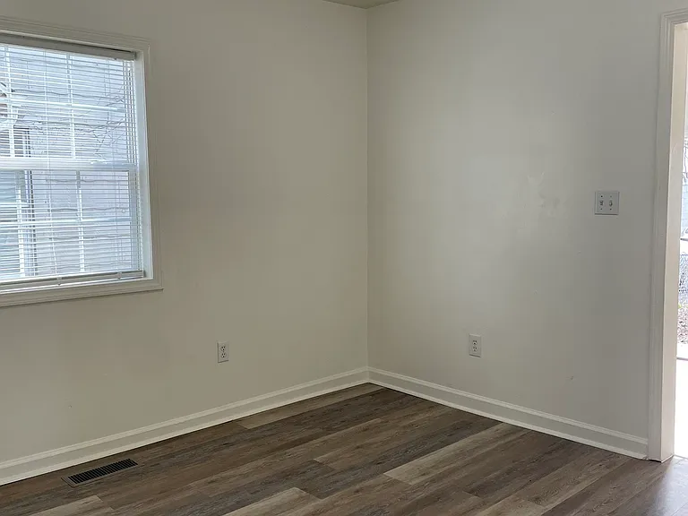 613 College Dr #C — Photo 5