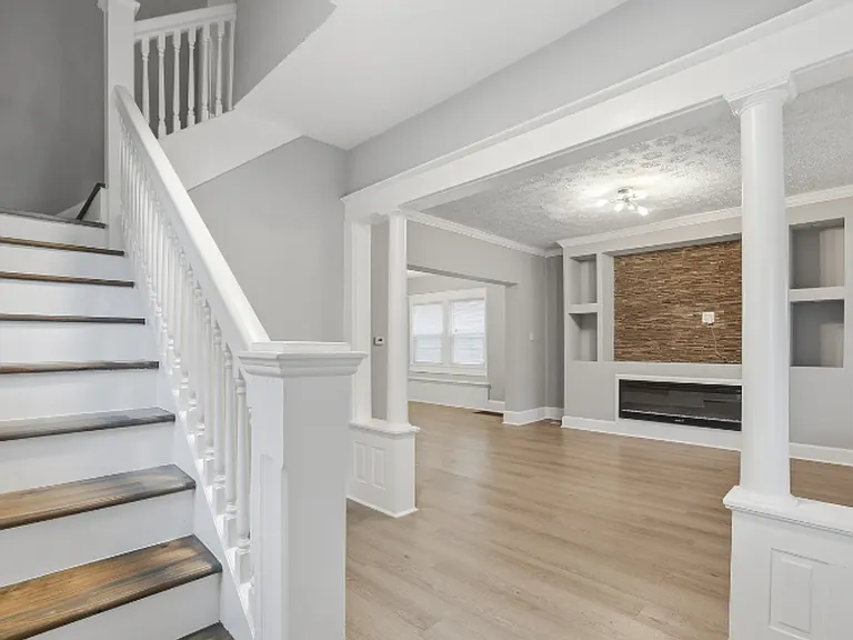 931 N Oakland Ave — Photo 5