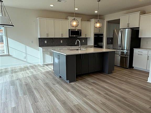 4th image of 408 Parklane Dr