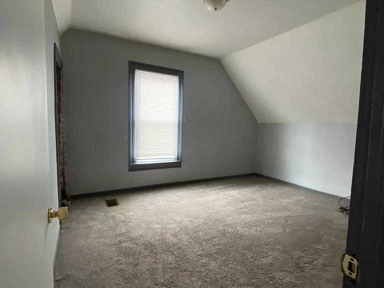 1124 Jefferson St — Photo 15