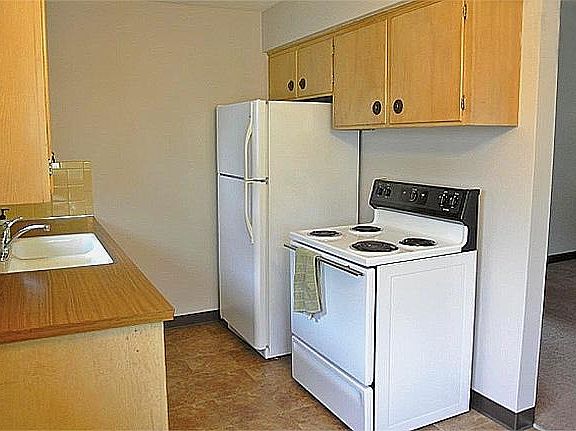 4th image of 1543 2nd St APT 4