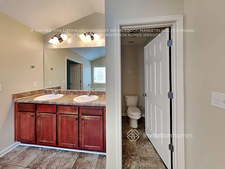 2450 Freemont St — Photo 12