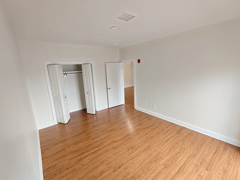 10 Franklin Ave #201 — Photo 7