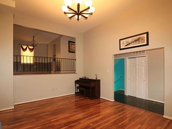 5th image of 553 Monet Dr