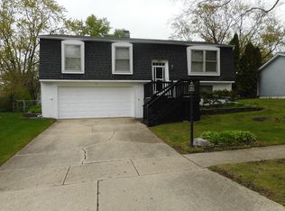 131 Dato Dr, Streamwood, IL 60107