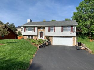 1142 Finney Dr, Vinton, VA 24179