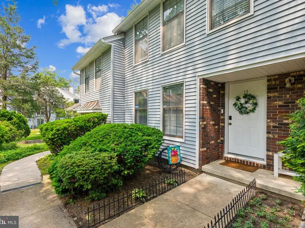 12 Barnes Ln, Toms River, NJ 08753