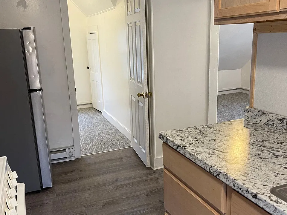 Entrance Kitchen area
