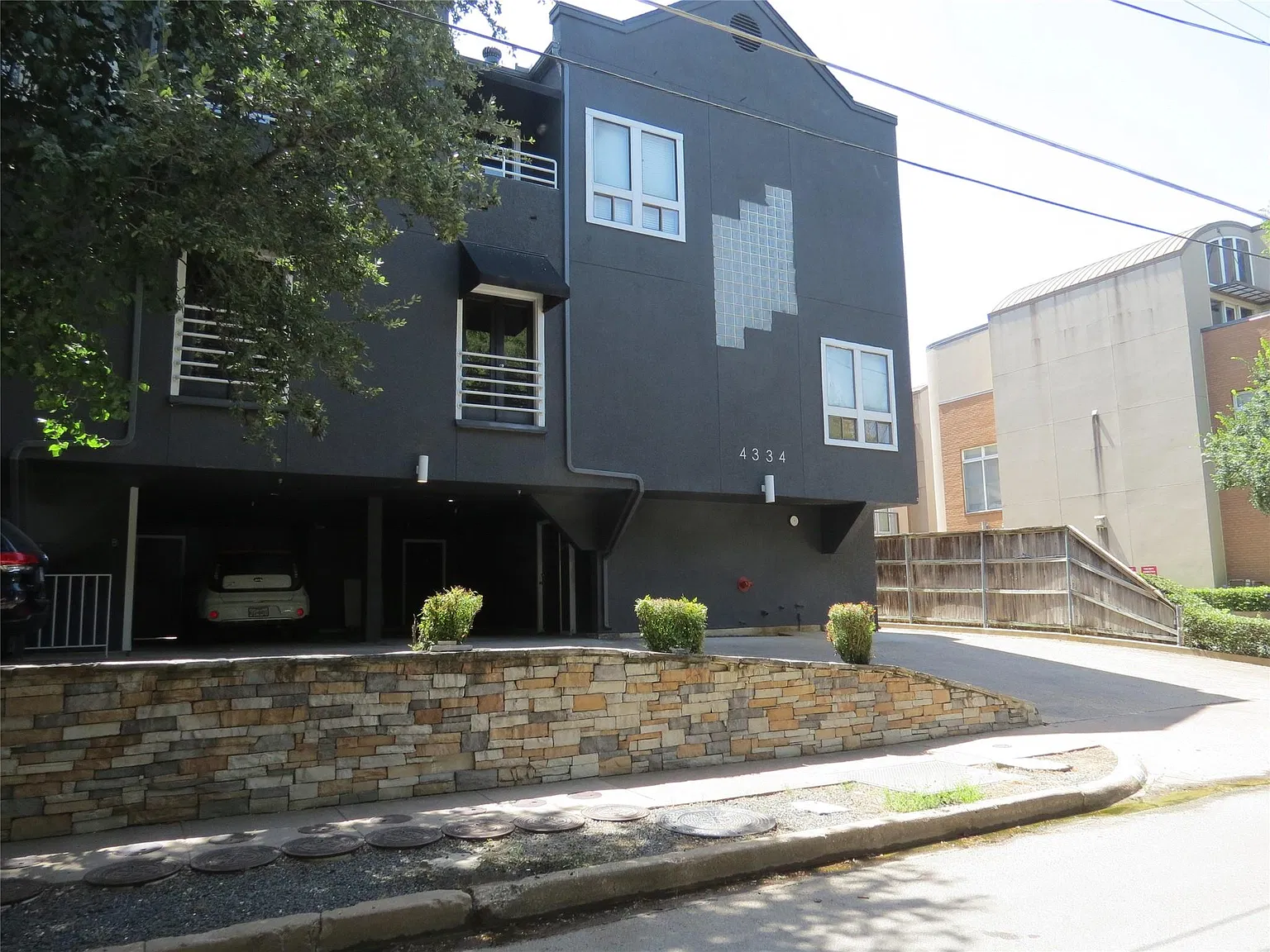 1 bed, 812 sqft, $1,700 — Photo 3