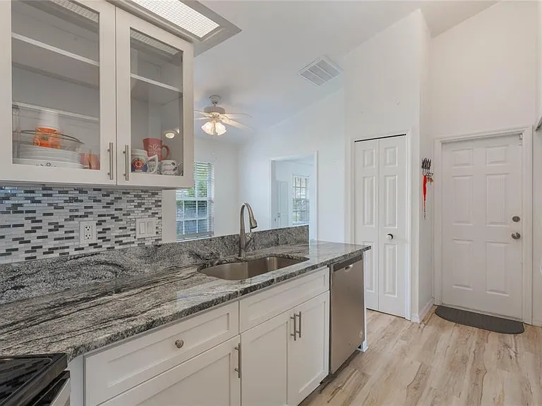 615 Juniper Way — Photo 5