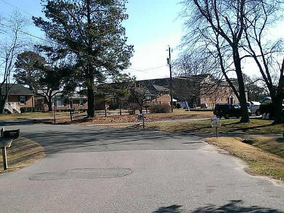 5th image of 2205 Raymond Ave