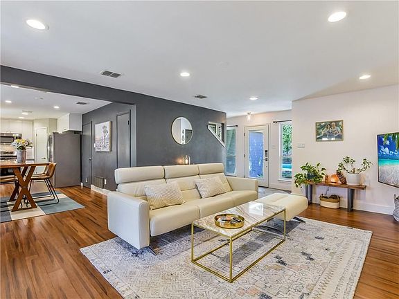 4th image of 2622 Market Garden Ln