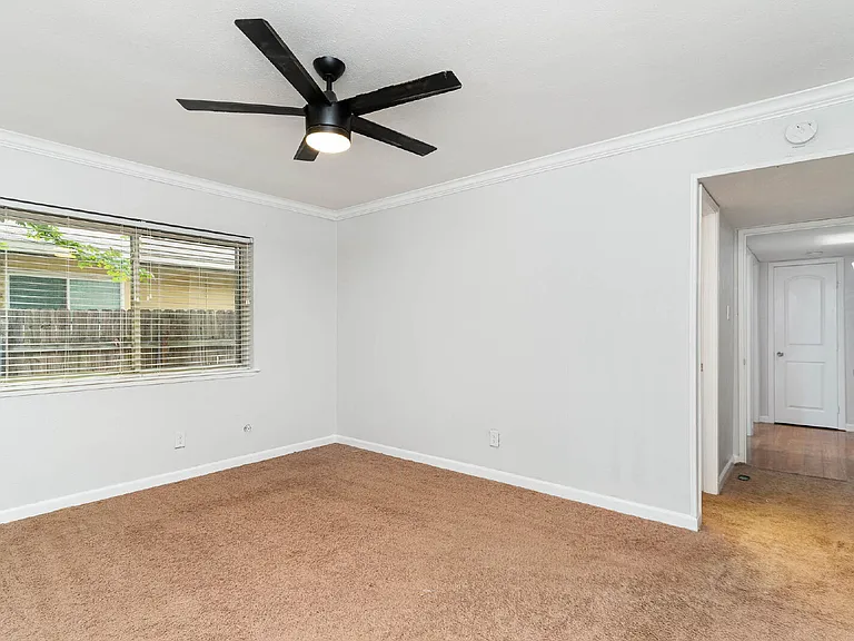 414 E Grenoble Dr — Photo 16