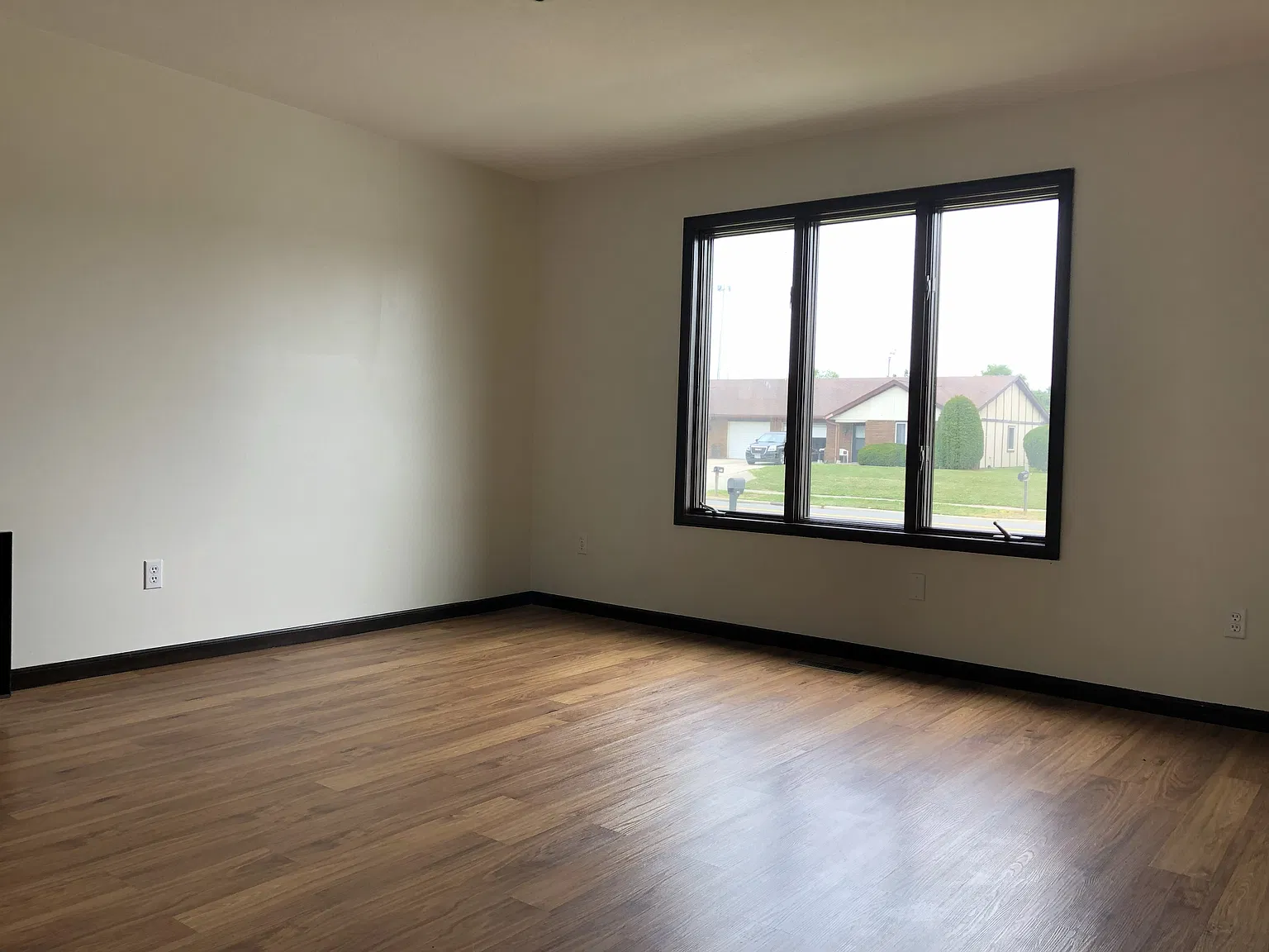 2 bed, 1250 sqft, $1,300 — Photo 4
