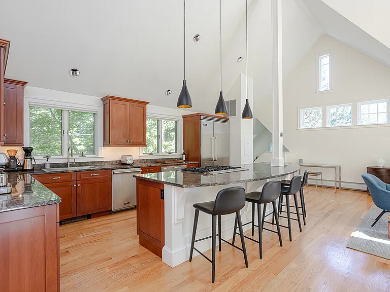72 Ledge Rd — Photo 3