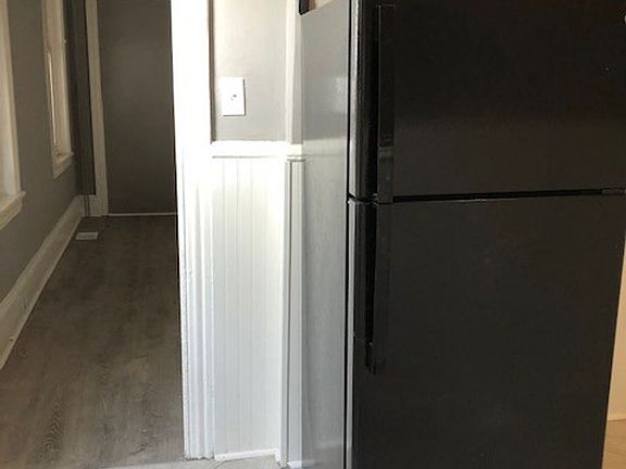 3rd image of 1044 Dekalb St APT 1R