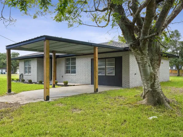 1300 Basin St, Bay City, TX 77414