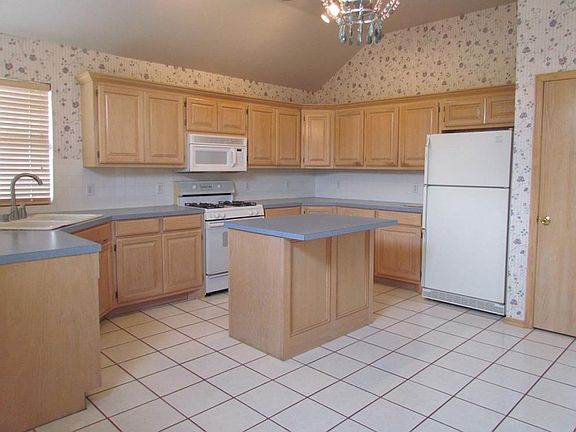 4th image of 1105 Sennybridge Dr