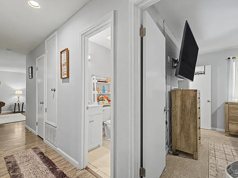 5706 Ventura Ln — Photo 15