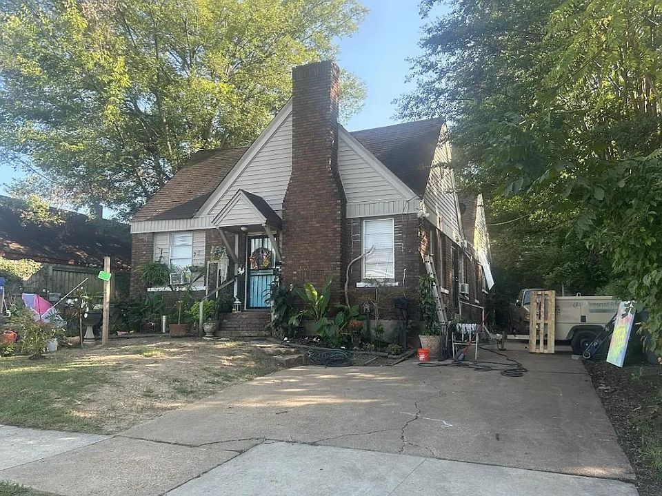 2nd image of 2435 Forrest Ave