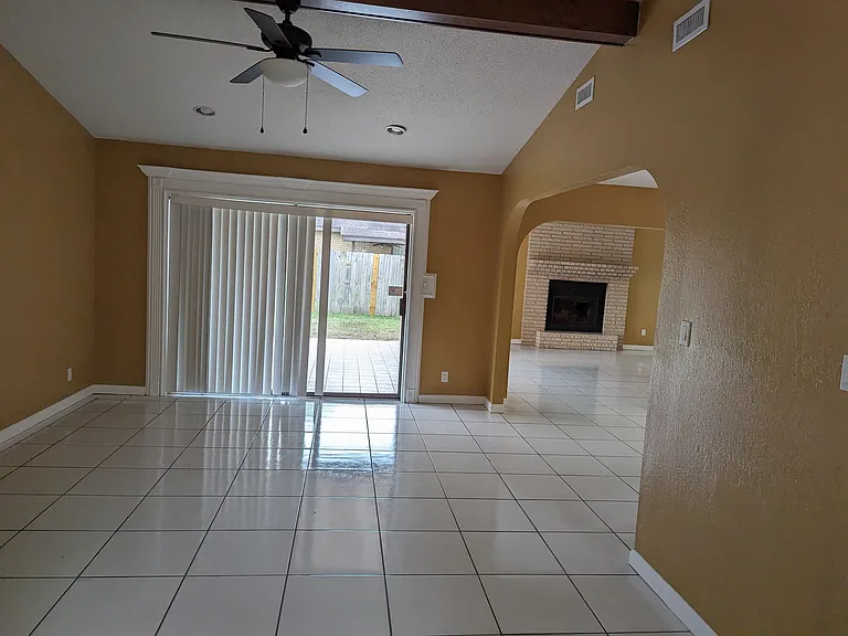 198 Sugar Tree Ln — Photo 3