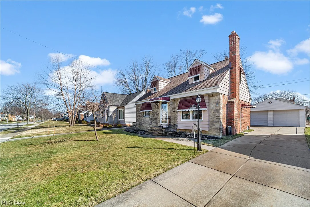 1687 Temple Ave photo 1