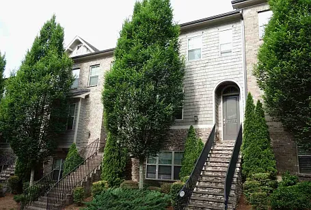 4 bed, 2500 sqft, $4,000 — Photo 1