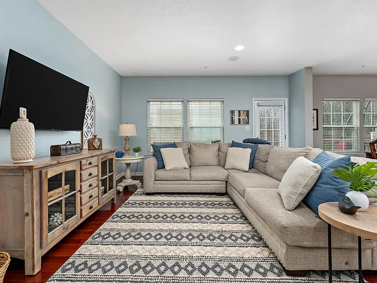 124 Cobblestone Dr — Photo 5