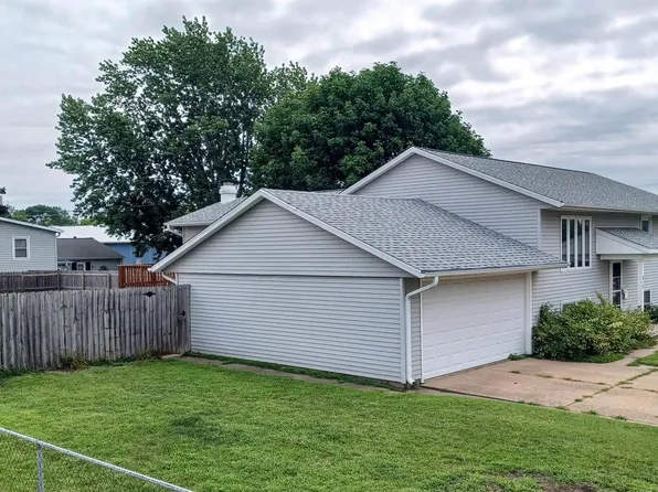 816 14th Ave, Camanche, IA 52730