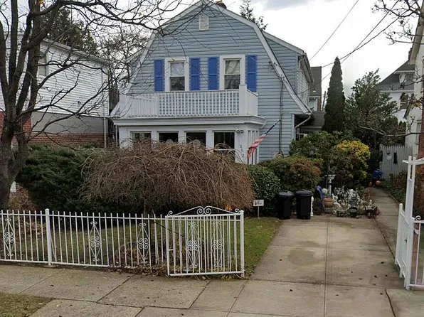 35-21 211th St, Bayside, NY 11361
