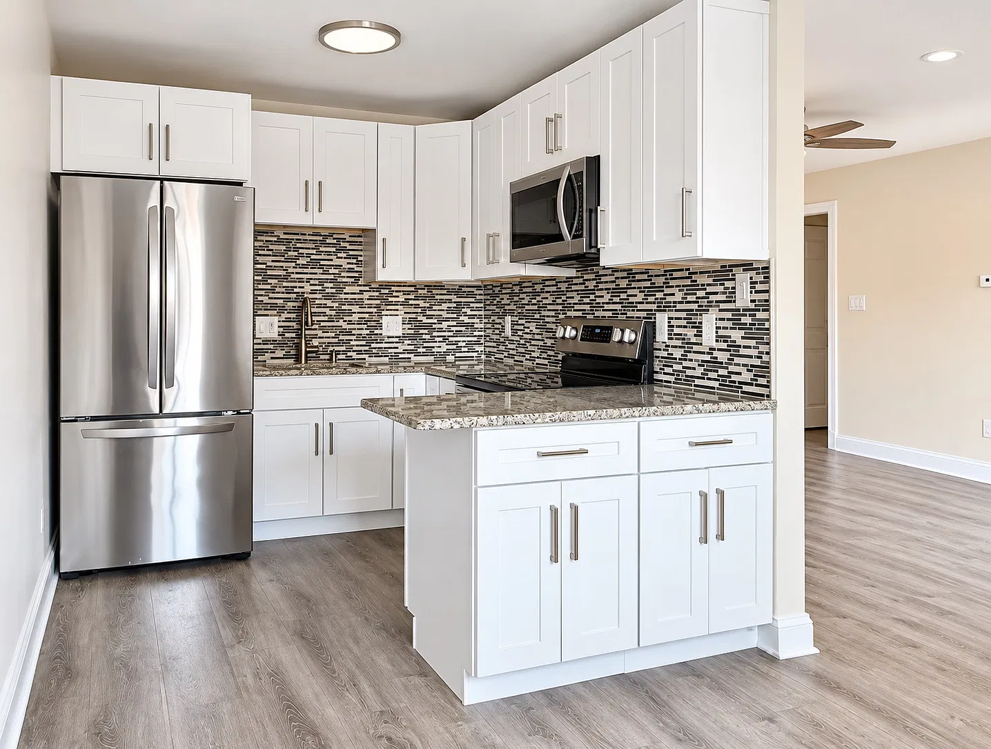 1 bed, 800 sqft, $1,350 — Photo 3