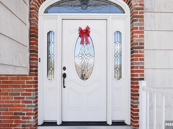 3rd image of 454 E Ridgewood Ave