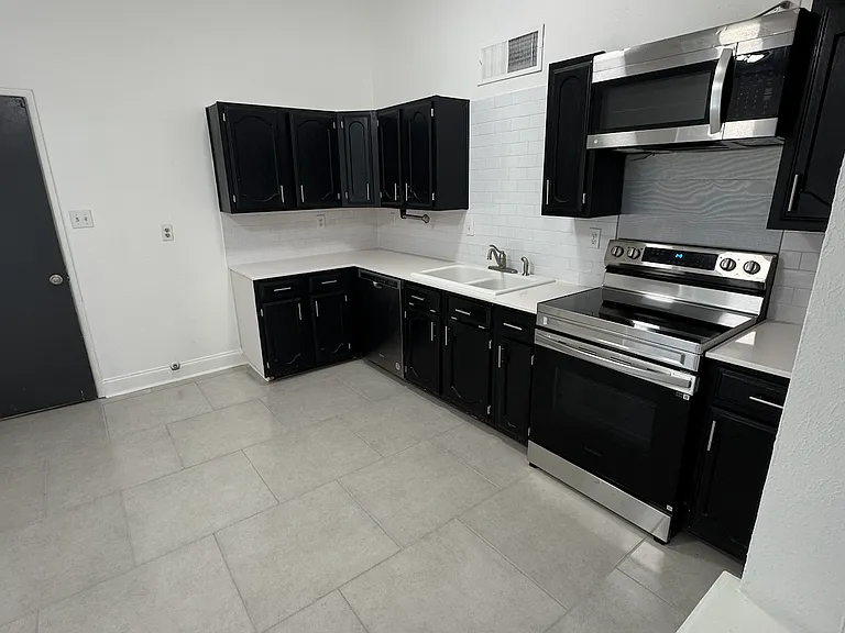 6012 Turner St — Photo 9