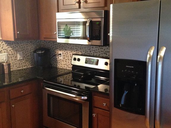 5th image of 1023 Ash St
