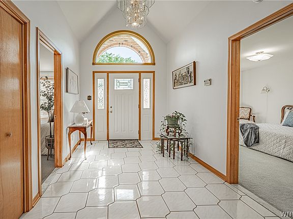 5th image of 6926 Rebecca Dr