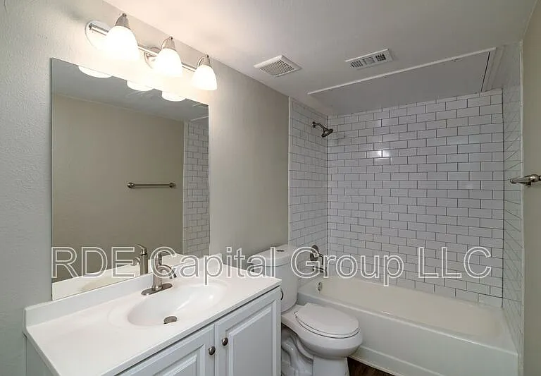 8045 W Elizabeth Ln #223 — Photo 12
