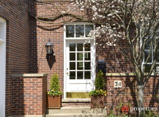 34 Canterbury Ct, Wilmette, IL 60091