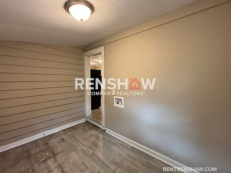 2458 Whitney Ave — Photo 19