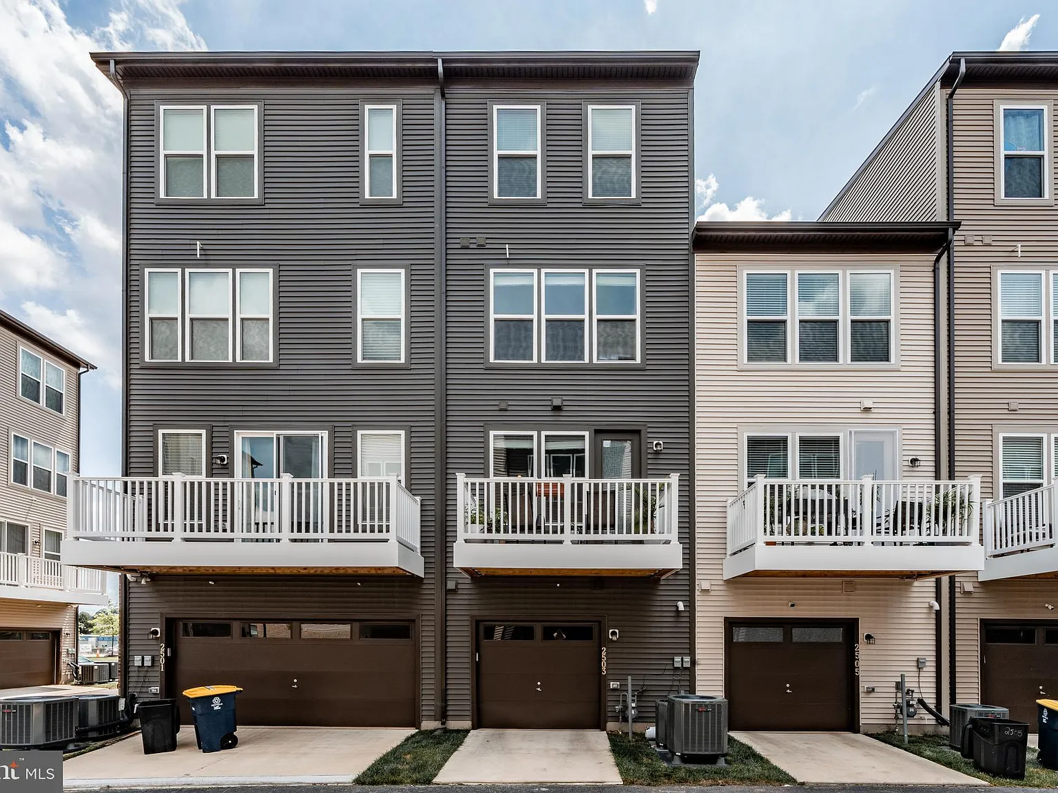 3 bed, 3.5 bath, 2178 sqft, $3,550 — Photo 2