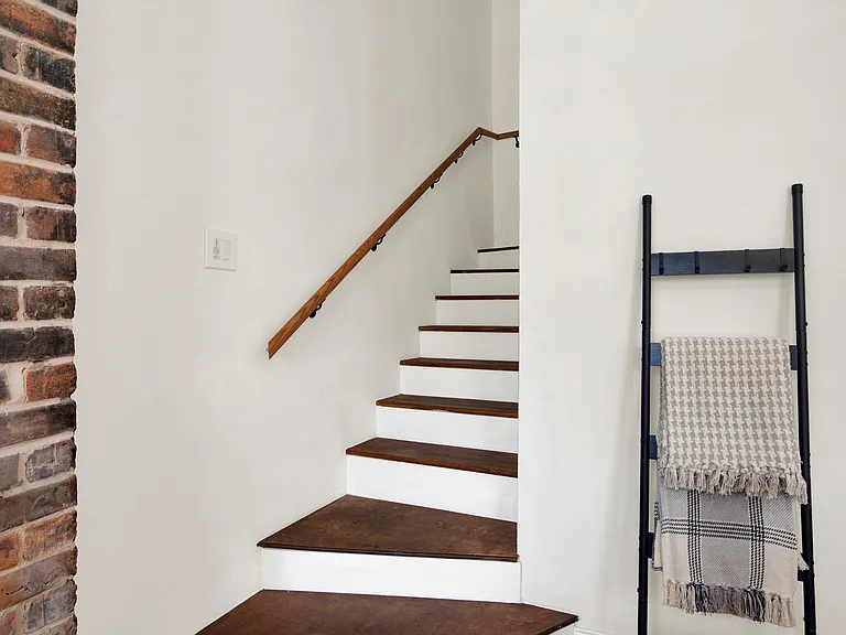 214 Houston St #B — Photo 12