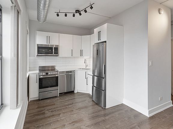 3rd image of 7645 N Sheridan Rd #506