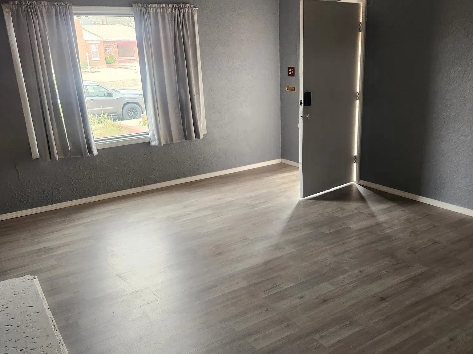 2 bed, 750 sqft, $1,300 — Photo 2