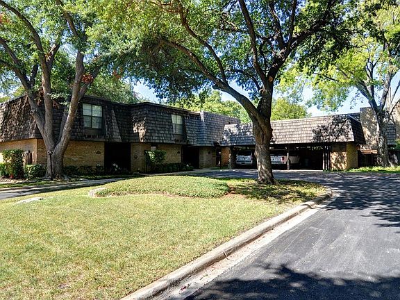 3rd image of 3028 Hulen Ct