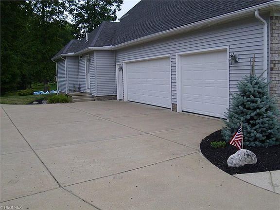 3rd image of 305 Chatham Ct