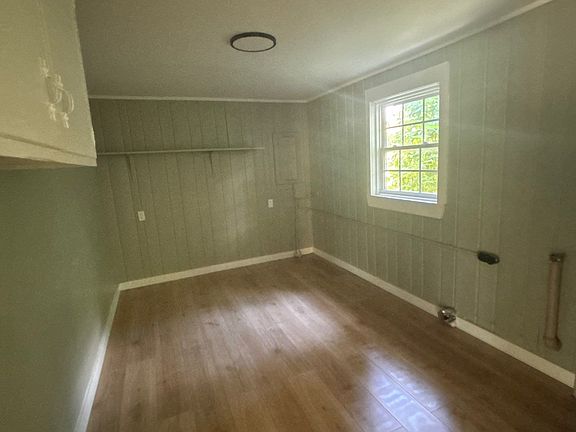 5th image of 2421 Mount Carmel Rd