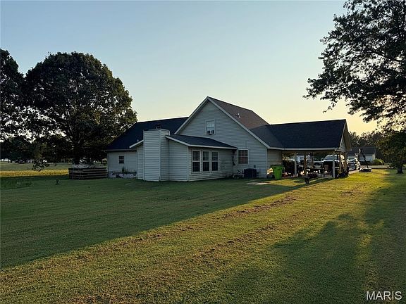 5th image of 202 Larue Ln