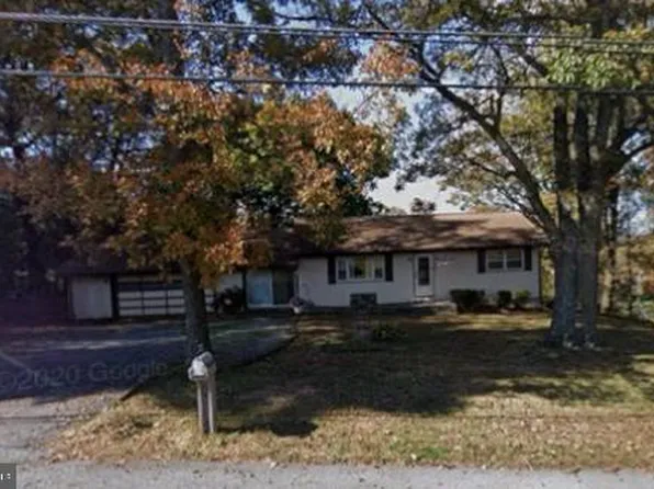 1384 Fairview Dr, Leesport, PA 19533